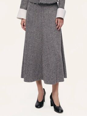 Tailored Herringbone Midi Skirt in Gray